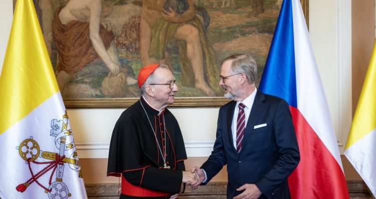 Premiér Petr Fiala (ODS; vpravo) přijal vatikánského státního sekretáře, kardinála Pietra Parolina, 24. října 2024, Praha.,Image: 925751087, License: Rights-managed, Restrictions: , Model Release: no, Credit line: ČTK / Říhová Michaela