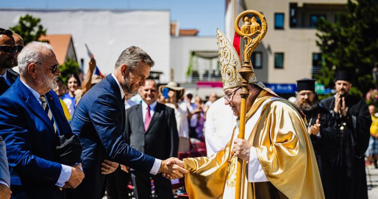 Prezident SR Peter Pellegrini (druhý sprava) počas slávnostnej svätej omše pri príležitosti Národnej púte k sv. Cyrilovi a Metodovi pri príležitosti podujatia Nitra Milá Nitra. Nitra 5. júl 2025. Foto: SITA/Kancelária prezidenta SR