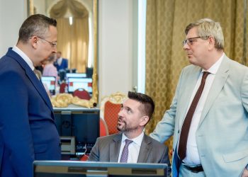 Zľava: Minister financií SR Ladislav Kamenický, minister pôdohospodárstva a rozvoja vidieka SR Richard Takáč a minister spravodlivosti SR Boris Susko počas rokovania 95. schôdze vlády SR. Bratislava, 25. jún 2025. Foto: SITA/Úrad vlády SR