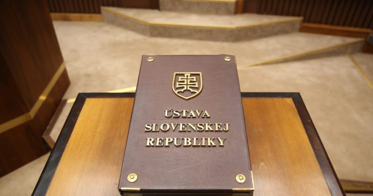 Ústava Slovenskej republiky poèas rokovania 25. schôdze Národnej rady SR. Bratislava, 1. apríl 2021. Foto: SITA/Kancelária Národnej rady SR