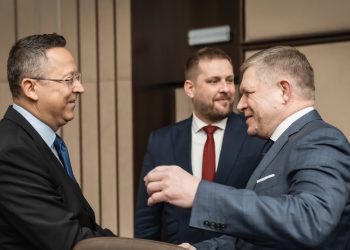 Zľava: Minister financií SR Ladislav Kamenický, minister zdravotníctva Kamil Šaško a predseda vlády SR Robert Fico počas rokovania 79. schôdze vlády SR. Bratislava, 21. marec 2025. Foto: SITA/Úrad vlády SR
