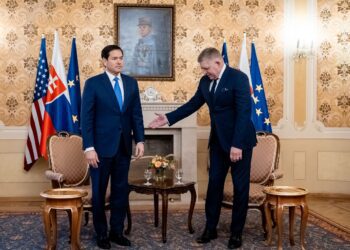 Minister zahraničných vecí USA Marco Rubio a predseda vlády SR Robert Fico počas prijatia v Bratislave. Foto: SITA/Úrad vlády SR