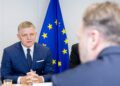 Predseda vlády SR Robert Fico počas rokovania s predstaviteľmi Európskej komisie v Bruseli. Foto: SITA/© Európska únia