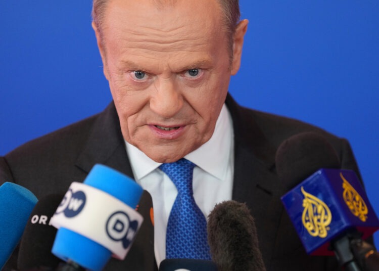 Poľský premiér Donald Tusk na včerajšom summite EÚ v cyperskej Nikózii ironicky poznamenal, že „prvý raz po rokoch neboli na rokovaniach Rusi“, čím narážal na neprítomnosť maďarského premiéra Viktora Orbána. Ten bol dlhodobo kritizovaný, že je „trójskym koňom Kremľa“, lebo blokoval viaceré rozhodnutia EÚ. FOTO: SITA/AP Photo/Petros Karadjias