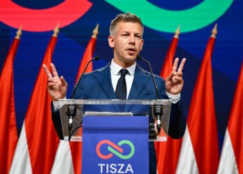 Péter Magyar pri prejave pred médiami po víťazných voľbách Foto: SITA/AP Photo/Denes Erdos