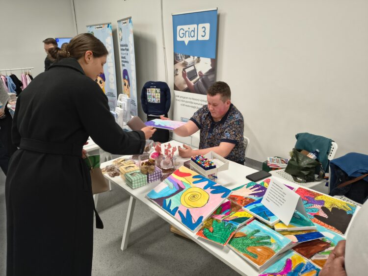 Matúš je vysokofunkčný autista, ktorý rád tvorí. Foto: Ján Heriban