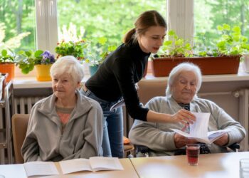 Bez dobrovolníků by byla nemyslitelná sociální péče, zdravotnictví nebo například práce s mládeží. Snímek archiv Dny dobrovolnictví