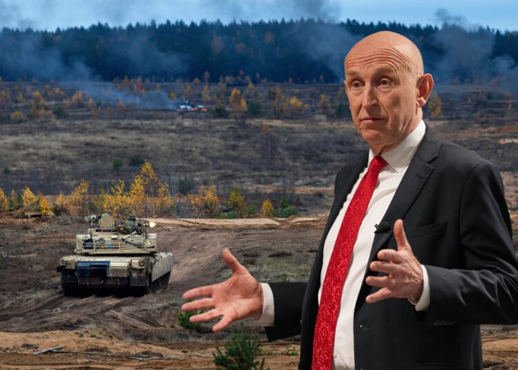 Britský minister obrany John Healey (na snímke) odstúpil pre nedostatočné financovanie armády, zatiaľ čo náčelník nemeckej armády Christian Freuding varuje pred možným ruským útokom na členský štát NATO. Obe varovania ukazujú rovnaký problém: bezpečnostná realita sa mení rýchlejšie než európske rozpočty, zbrojárske kapacity aj politické rozhodovanie. FOTO: SITA/AP Photo/Alastair Grant, Pool