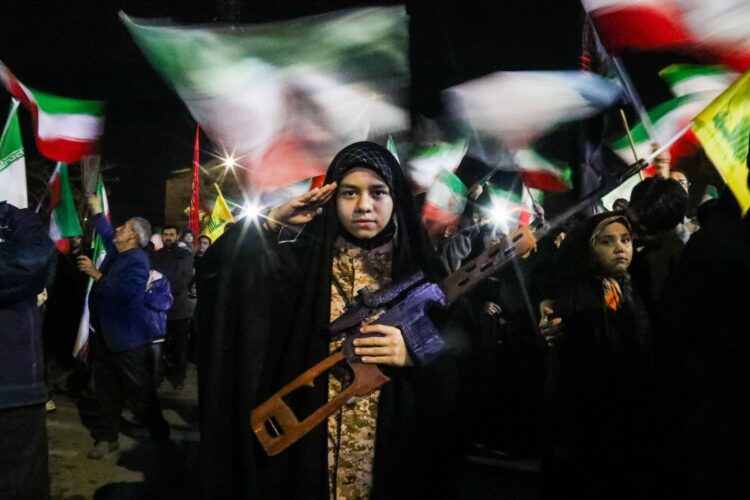 Íránští stoupenci vlády se účastní demonstrace 3. dubna 2026. Foto:   Iranian Supreme Leader'S Office / Zuma Press / Profimedia