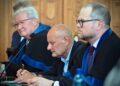 Bývalý šéf finančnej polície Národnej kriminálnej agentúry Bernard Slobodník (uprostred) počas pojednávania v kauze Očistec na Špecializovanom trestnom súde v Banskej Bystrici. FOTO: SITA/Jakub Julény