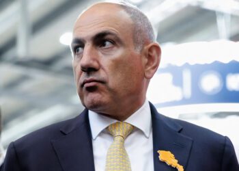 Arménský premiér Nikol Pašinjan (na snímku) vede ostrý střet s Arménskou apoštolskou církví. Jde o postavení církve, hranice zásahů státu i směřování Arménie mezi Ruskem a Evropou. FOTO: SITA/Dmitry Astakhov, Sputnik, Government Pool Photo via AP