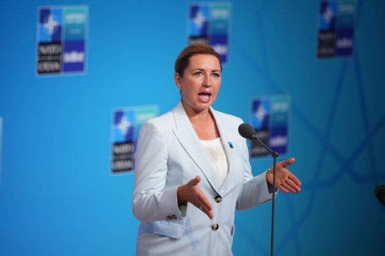 Dánska premiérka Mette Frederiksenová patrí medzi európskych lídrov, ktorí dlhodobo presadzujú výrazné posilnenie obranyschopnosti členských štátov NATO, vyššie výdavky na obranu a lepšiu pripravenosť Európy čeliť rastúcim bezpečnostným hrozbám. FOTO: SITA/AP Photo/Emrah Gurel