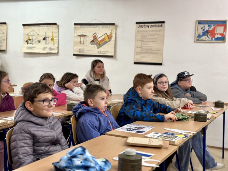 Žiaci zo Slovenska sa v medzinárodnom testovaní PISA v niektorých kategóriách dostali nad priemer OECD. ILUSTRAČNÉ FOTO: SITA/Mesto Banská Bystrica