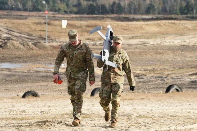 Americký protidronový systém Merops počas testovania v poľskej Nowej Dębe. Poľsko a Rumunsko ho nasadili na obranu proti ruským dronom. FOTO: SITA/AP/Czarek Sokolowski