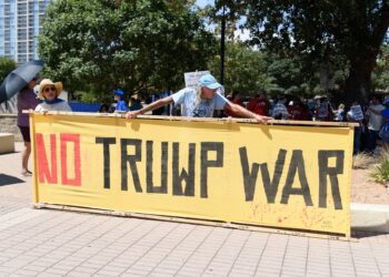 Demonstrace v Dallasu proti postupu Trumpovy vlády v otázkách imigrace nebo války s Íránem. Foto: Avi Adelman / Zuma Press / Profimedia