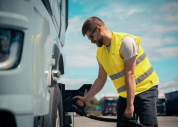 Nabíjanie elektromobilov si vyžaduje kvalitnú elektrickú sieť, spotrebu elektriny však výrazne nezvýši. Väčší vplyv má na ňu priemysel, najmä hutnícka a chemická výroba.  Ilustračné foto: SITA/ZSE Drive