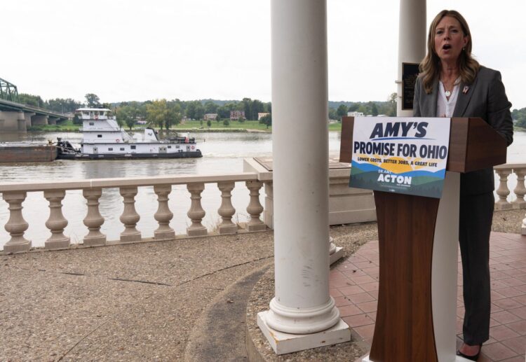 Kandidátka Demokratické strany na guvernérku státu Ohio Amy Actonová počas předvolebního mítinku na břehu řeky Ohio v Mariettě. SITA/AP Photo/Carolyn Kaster