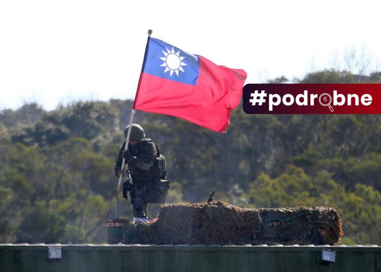 Rastúce vojenské napätie okolo Taiwanu vyvoláva obavy aj v Japonsku. Taiwanskí vojaci sa na cvičení v okrese Sin-ču na severe ostrova pripravujú (na snímke) na odrazenie prípadného čínskeho útoku. FOTO: SITA/AP/Chiang Ying-ying.