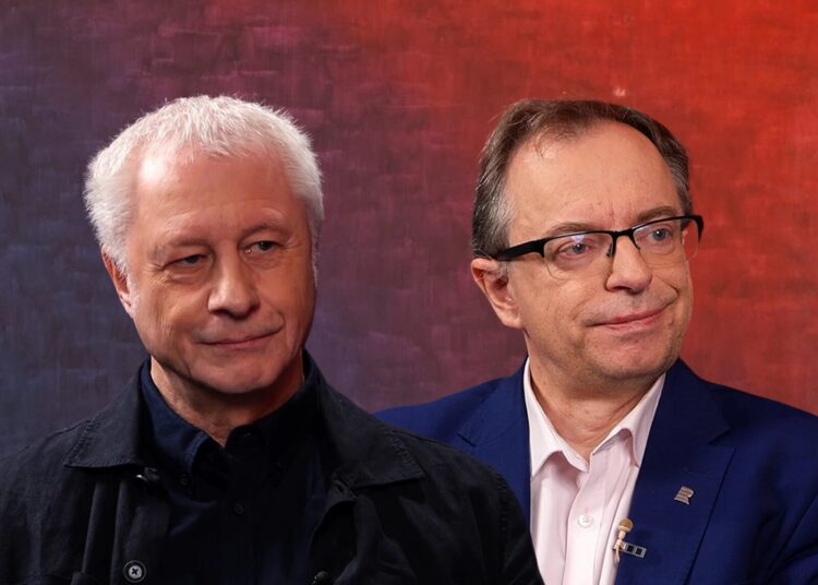 Daniel Raus a Jaroslav Šebek ve studiu Téma.21 při debatě o veřejnoprávních médiích.