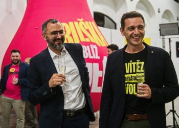 Pravděpodobný budoucí brněnský primátor Jakub Hruška (vlevo) je jedním z překvapení komunálních voleb a potvrzením trendu nových lidoveckých osobností. Předseda strany Jan Grolich (vpravo) zase s přehledem zvítězil v už v prvním kole senátních voleb na Vyškovsku. Foto: ČTK / Uhlíř Patrik