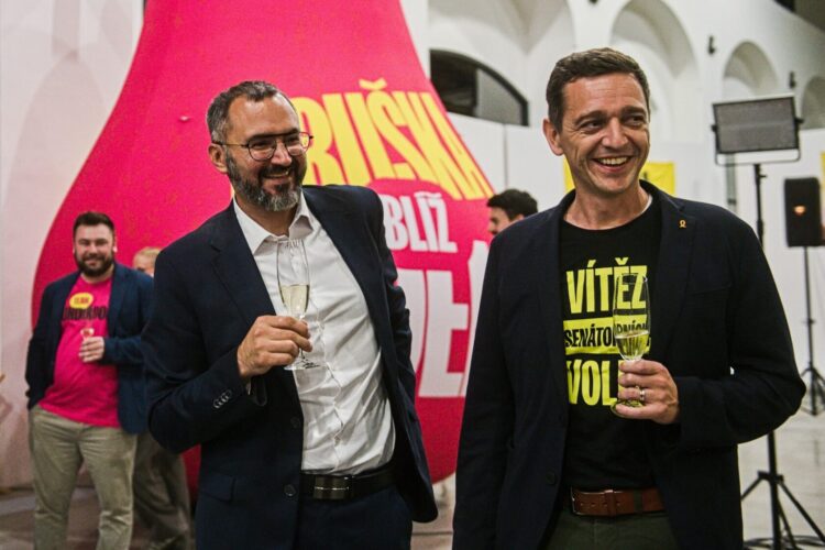 Pravděpodobný budoucí brněnský primátor Jakub Hruška (vlevo) je jedním z překvapení komunálních voleb a potvrzením trendu nových lidoveckých osobností. Předseda strany Jan Grolich (vpravo) zase s přehledem zvítězil v už v prvním kole senátních voleb na Vyškovsku. Foto: ČTK / Uhlíř Patrik