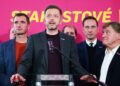 Předseda STAN Vít Rakušan (druhý zleva) hovoří na tiskové konferenci Starostů k výsledkům druhého kola voleb do Senátu, 17. října 2026, Praha. Vlevo místopředseda Starostů Lukáš Vlček, druhý zprava poslanec Karel Dvořák a vpravo senátor Jan Sobotka. FOTO: Profimedia / ČTK / Říhová Michaela